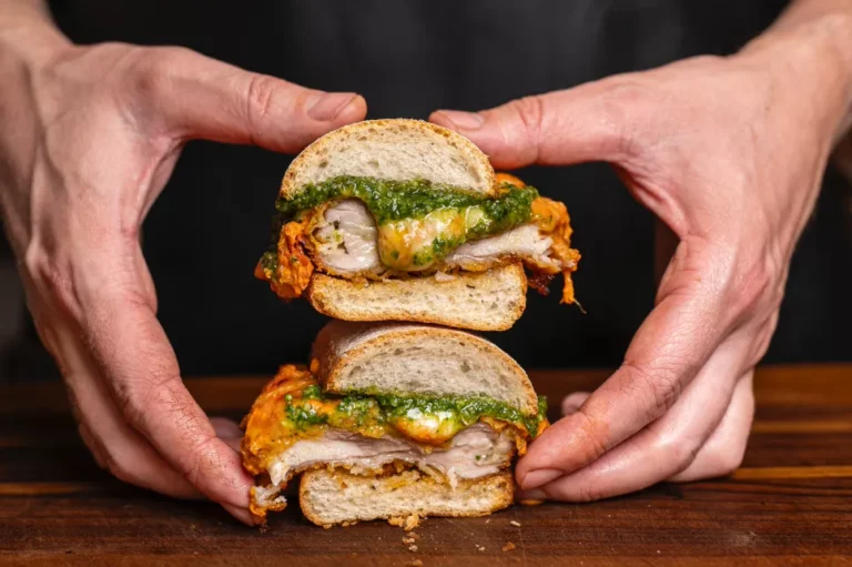 Mediterranes Chicken Sandwich: Rezept mit Wodka-Sauce & Pesto