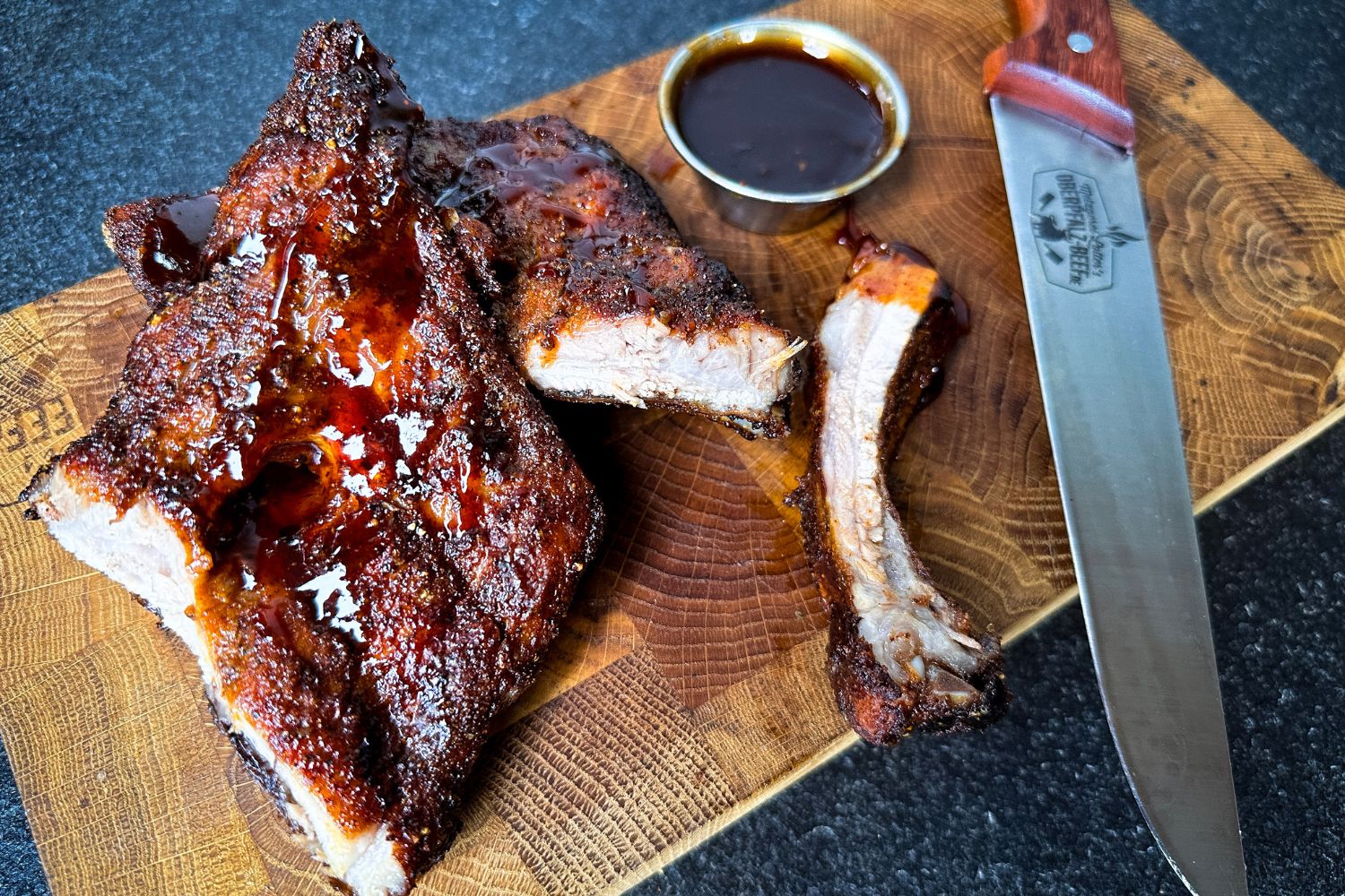 Perfekte Drehspieß Ribs: Saftig, knusprig und einfach zubereitet