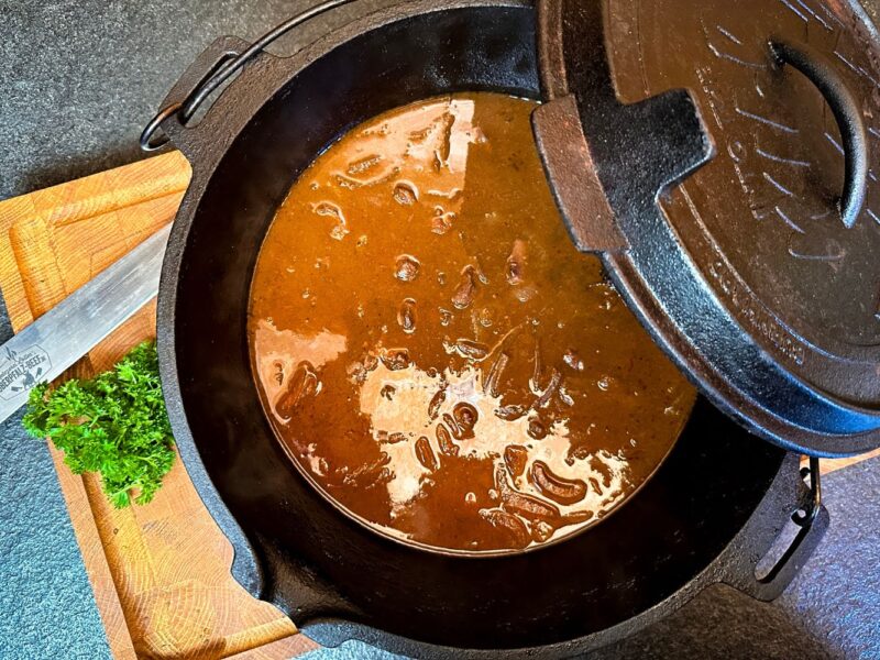 Rindergulasch aus dem Dutch Oven