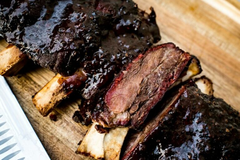 Saftige Beef Back Ribs – Zart, rauchig & voller Geschmack