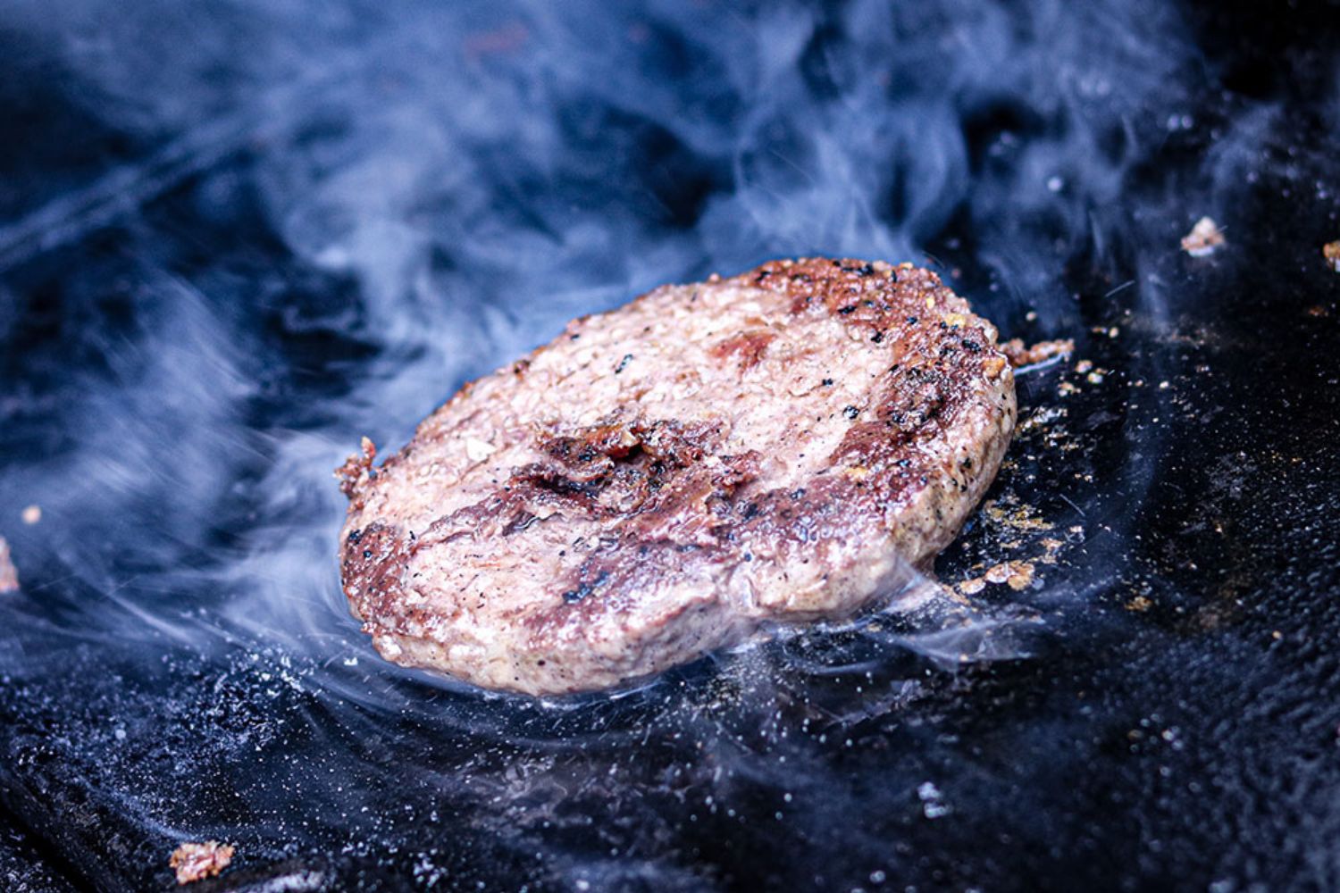 Dry Aged Burger mit Ziegenkäse und Birne