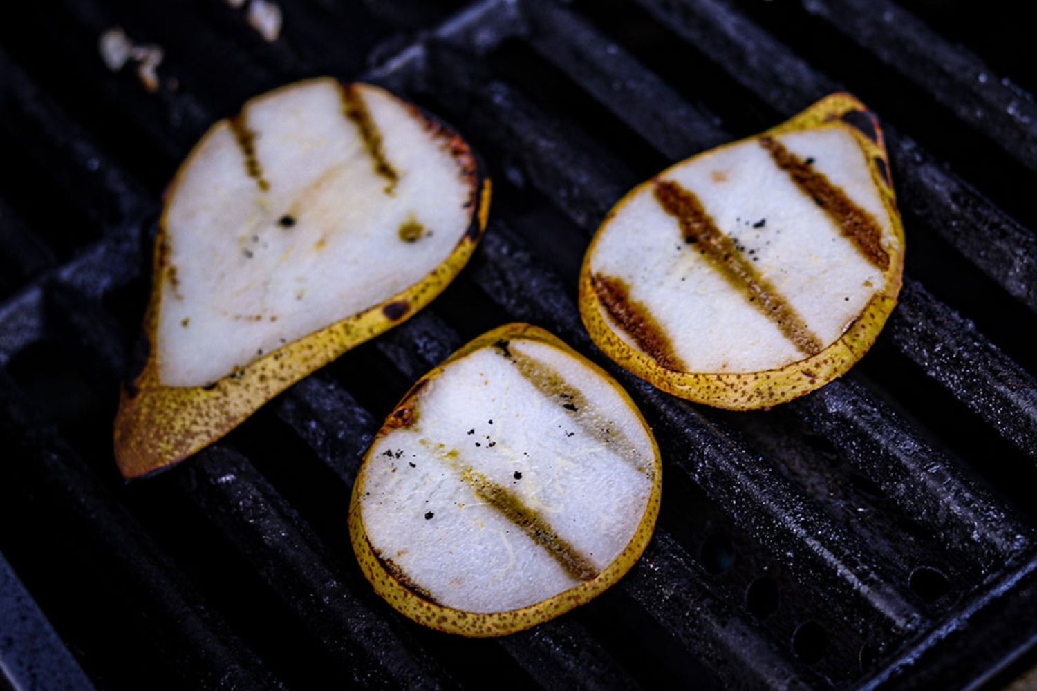 Dry Aged Burger mit Ziegenkäse und Birne