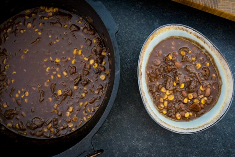 Dutch Oven Chili – Herzhaft, würzig & einfach lecker!