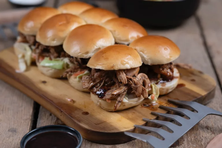 Pulled Chicken – Saftiges BBQ-Hähnchen einfach zubereiten