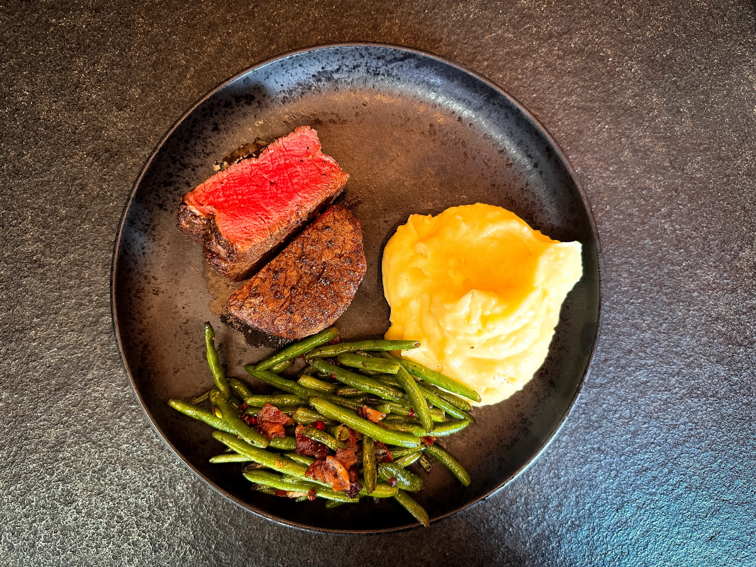 Rinderfilet mit Bacon Bohnen & Trüffelpüree