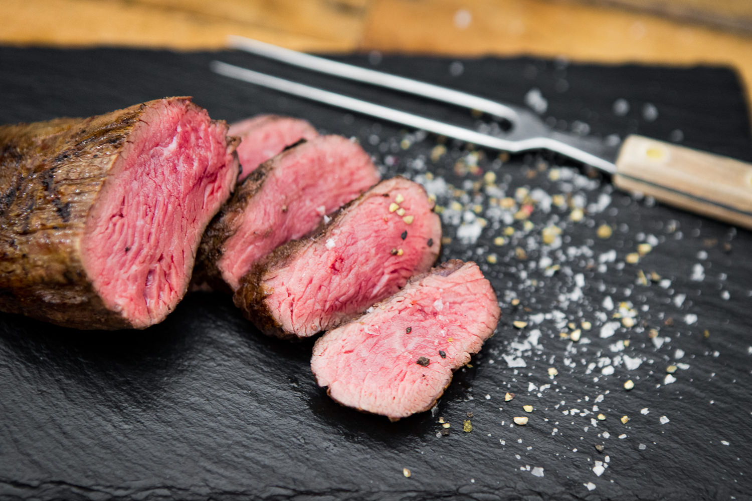 Bild zeigt ein Terres Major Steak, wet aged, vom Oberpfalz Rind, mit marmorierter Fleischstruktur und saftigem Aussehen.