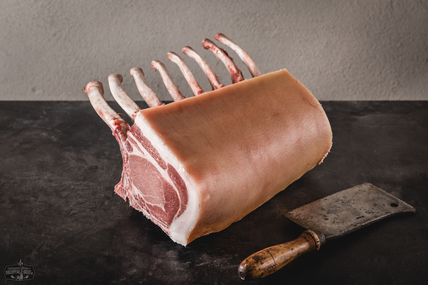 Halbes Kotelett Tomahawk-Cut vom Schwein frisch