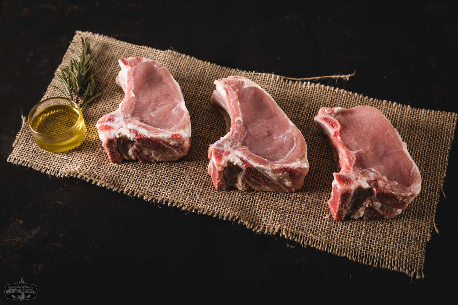 Cote de Veau Dry Aged vom Oberpfälzer Milchkalb - Hochwertiges, zartes Kalbfleisch, perfekt für Gourmets und Liebhaber traditioneller bayerischer Fleischspezialitäten.