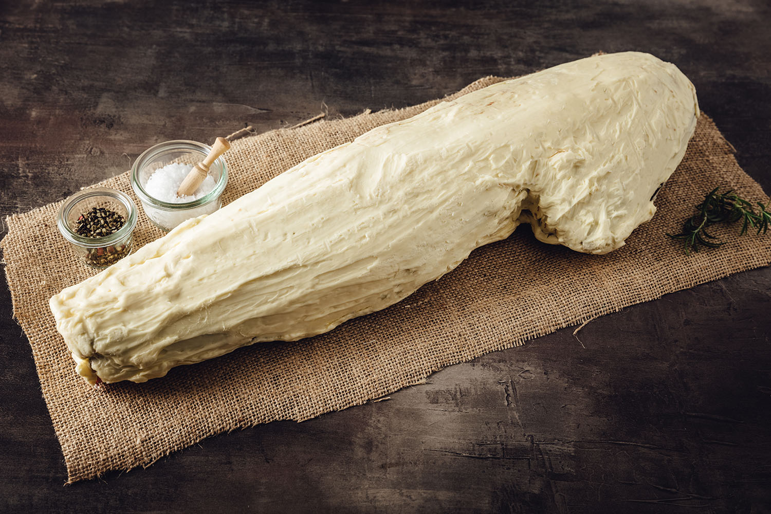 Buttergereiftes Filet am Stück vom Oberpfalz-Rind - Hochwertiges Rindfleisch mit besonderem Reifeverfahren, zart und geschmackvoll. Ideal für Gourmets und Fleischliebhaber.