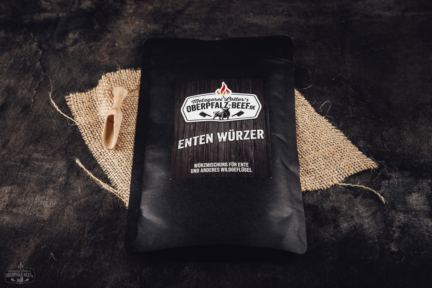 Oberpfalz Beef Enten Gans Wurzer Produktverpackung mit frischer Ente und Gans in hochwertigem Fleischbehälter, ideal für festliche Anlässe und kulinarische Genüsse.