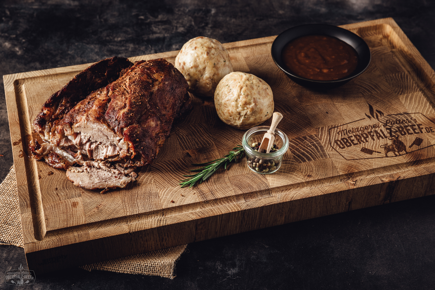 Sous-vide vorgegarte Kalbsbratenbox aus der Keule - Premium Qualität Oberpfalz Beef, optimal für zarte und saftige Kalbsbratenrezepte.