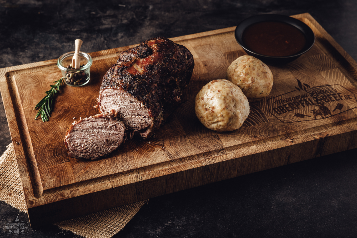 Vorgegarte Lammbox aus der Keule, Sous-Vide zubereitet, perfekte Wahl für zarte und saftige Lammgerichte, ideal für Gourmets und Liebhaber von hochwertigem Fleisch aus der Oberpfalz.