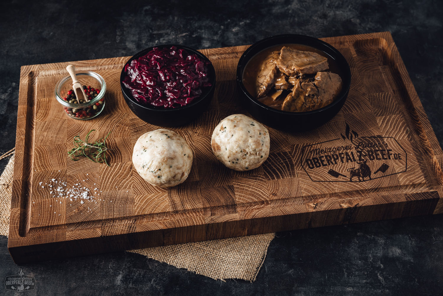 Oberpfälzer Rinderbratenbox: Hochwertiges Rindfleisch in ansprechender Verpackung, ideal für traditionelle bayerische Küche, perfekt für deftige Braten und regionale Spezialitäten.