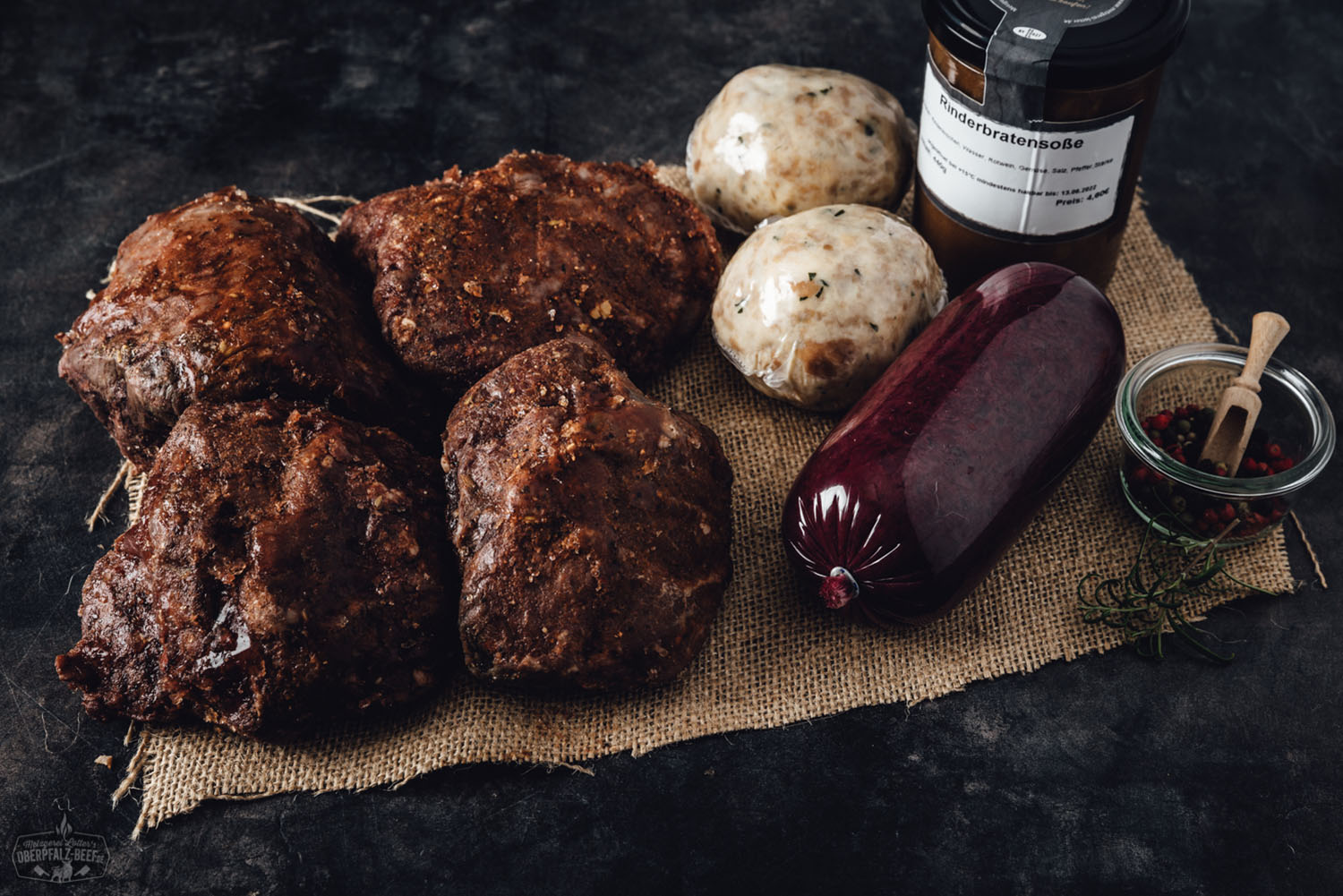 Oberpfälzer Kalbsbackenbox mit hochwertigem Kalbsfleisch und frischen Zutaten für ein einzigartiges Geschmackserlebnis – ideal für Kenner und Genießer regionaler Spezialitäten.