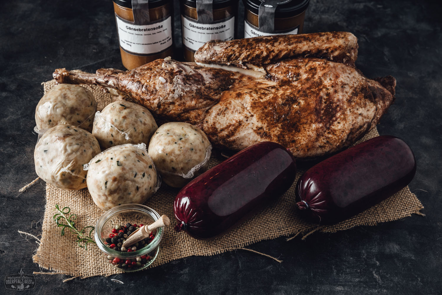 Oberpfälzer Gänsebox Maxi: Premium verpacktes Gänsefleisch von Oberpfalz Beef, ideal für festliche Anlässe und traditionelles Essen. Perfekt zum Braten und Genießen.